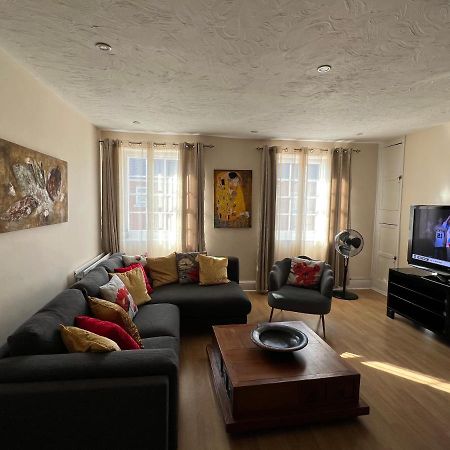 Stay In Yeovil Town Centre, Large 2 Bd Apt With Parking, Sleeps 4 ภายนอก รูปภาพ