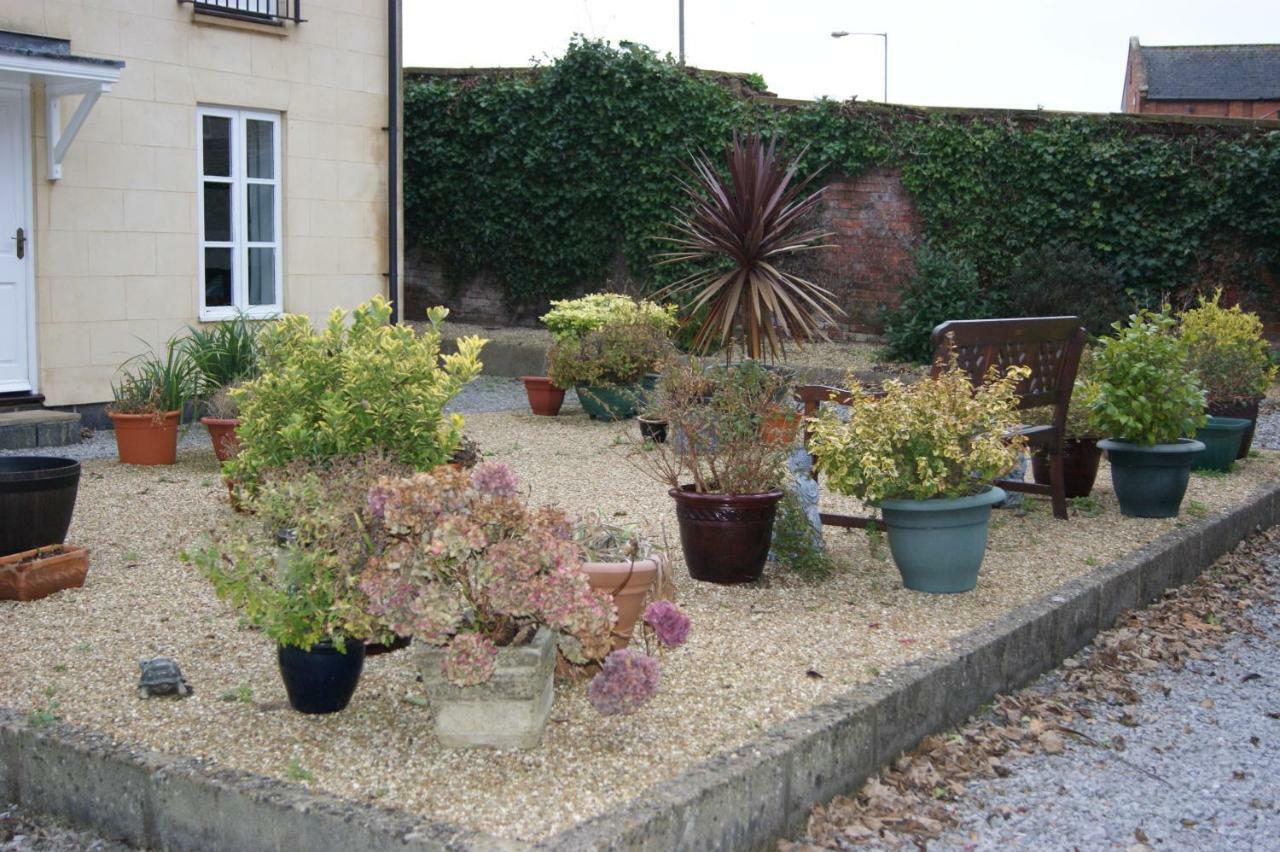 Stay In Yeovil Town Centre, Large 2 Bd Apt With Parking, Sleeps 4 ภายนอก รูปภาพ